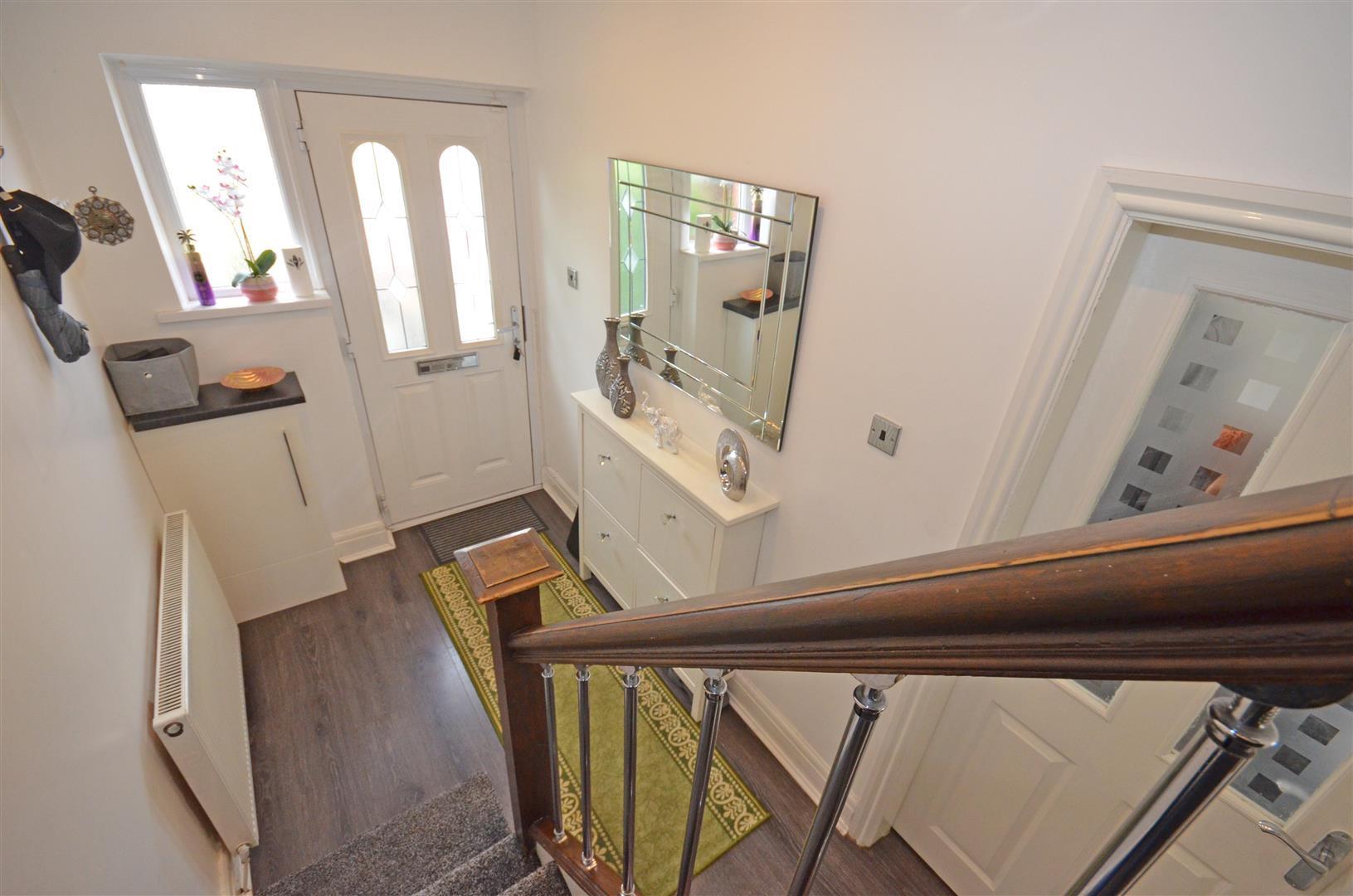 4 bed house - semi-detached in Hutton Avenue, Cockbrook, Ashton Under Lyne – photo 4